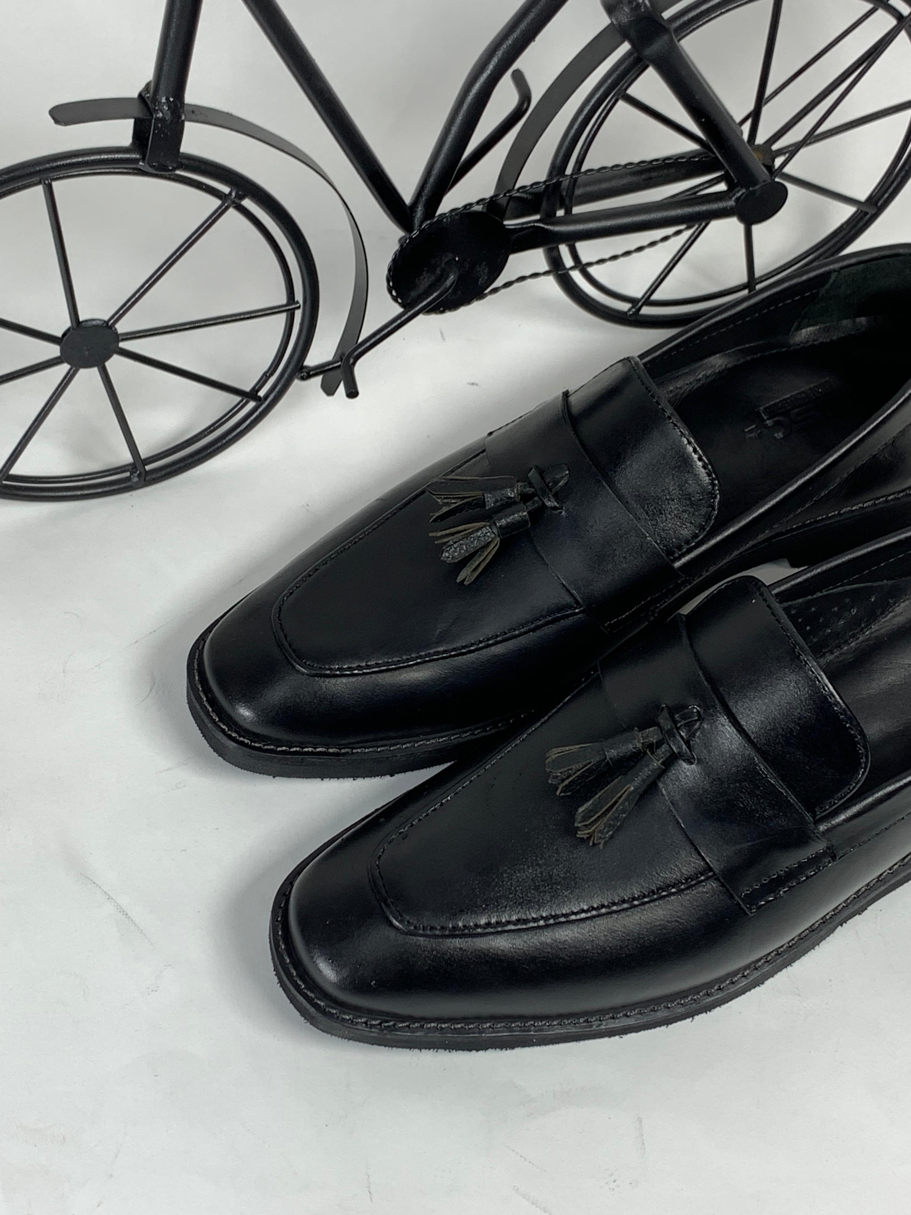 Loafer With Tessels For Men