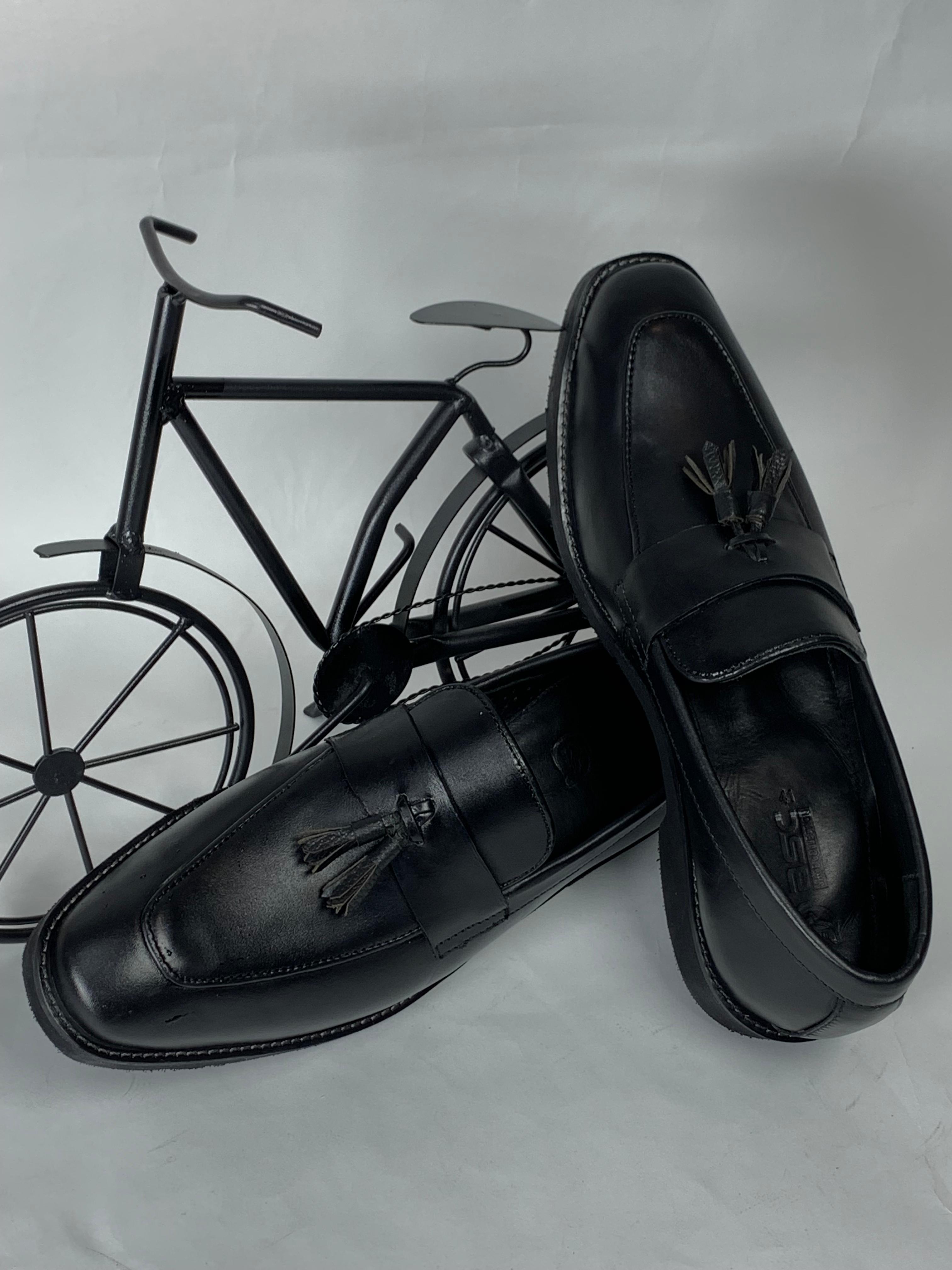 Loafer With Tessels For Men